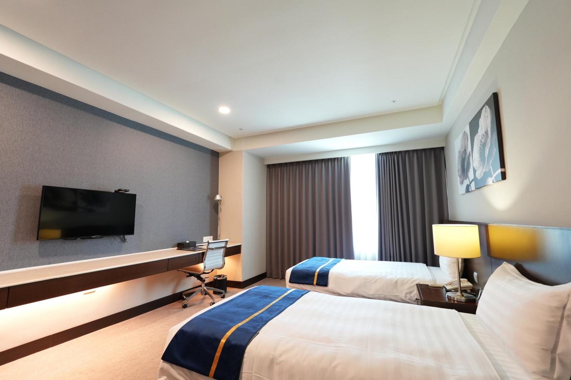 Hiyeshotel勤天商旅-花蓮館 Hualien Exterior foto