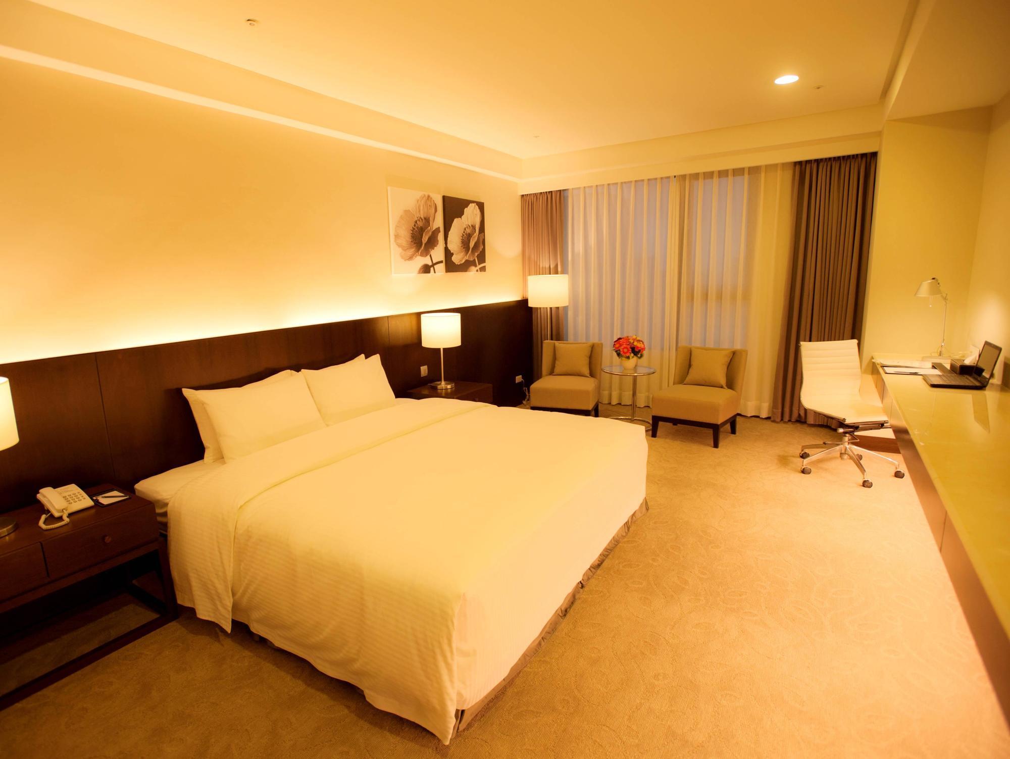 Hiyeshotel勤天商旅-花蓮館 Hualien Exterior foto